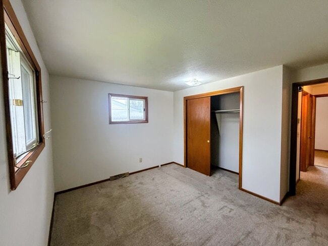 Building Photo - Two-bedroom one bathroom 1st level apartment for rent