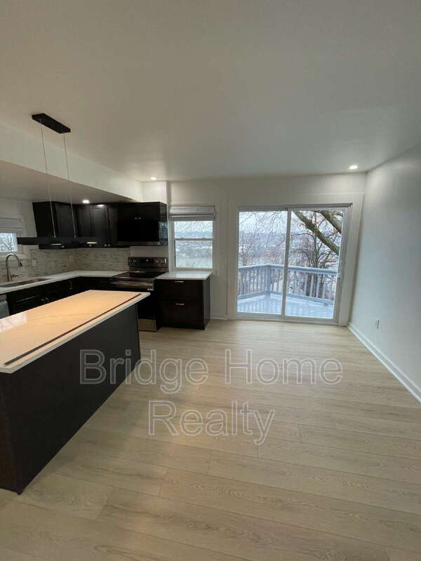 Building Photo - 107 Shoup St