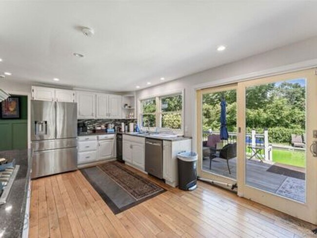 Building Photo - 5 Trinity Pl