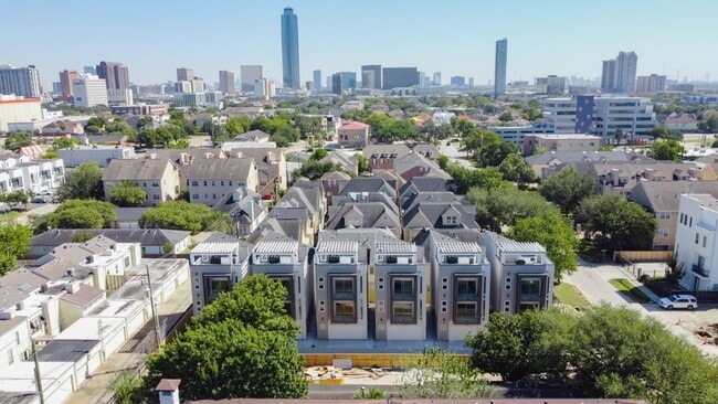 Building Photo - 5634 Dolores St