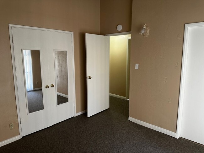 Building Photo - Riverside Home For Rent- 3 bedrooms!