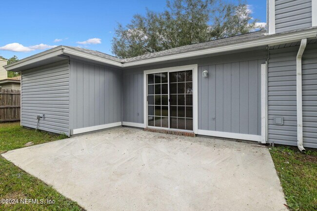 Building Photo - 12358 Carriage Crossing Ct