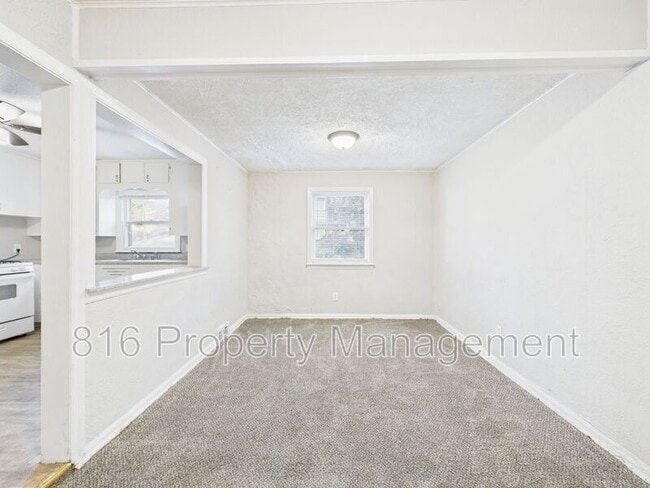 Building Photo - 2700 Oakley Ave