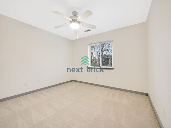 Building Photo - 3 BED & 2 BATH SINGLE FAMILY HOUSE FOR RENT