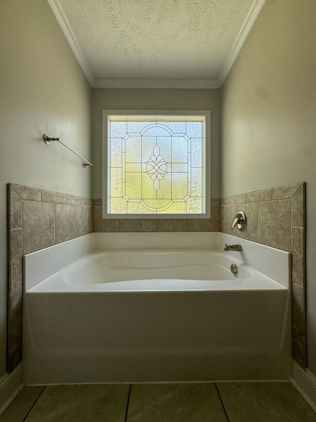 Building Photo - Beautiful 4 Bed 2.5 Bath Home in Raeford