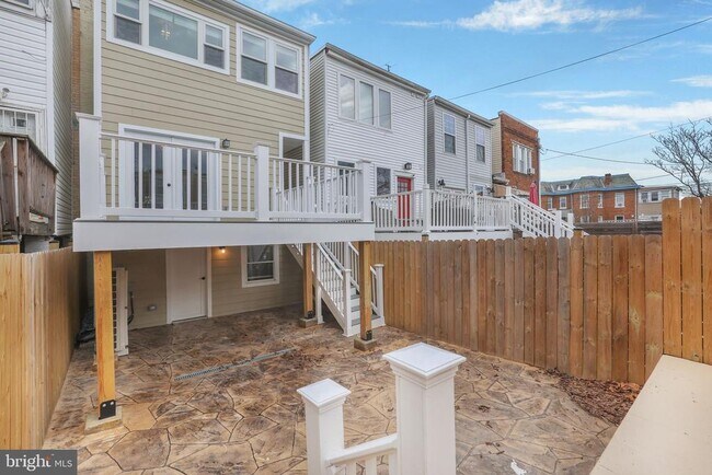 Building Photo - 837 Decatur St NW