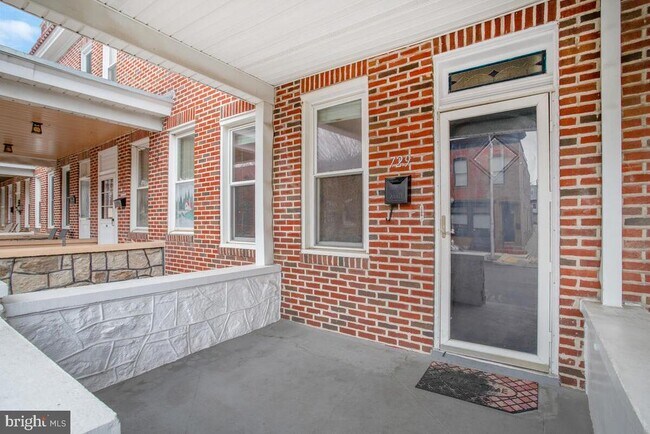 Building Photo - 729 Grundy St