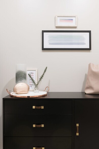 Building Photo - 527 St Joseph St