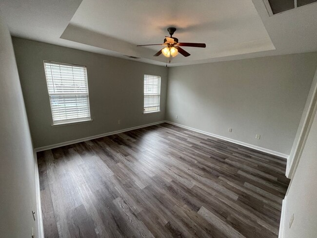 Building Photo - Loudon 3-bedroom 2-bathroom home with open layout on corner lot available 11/15