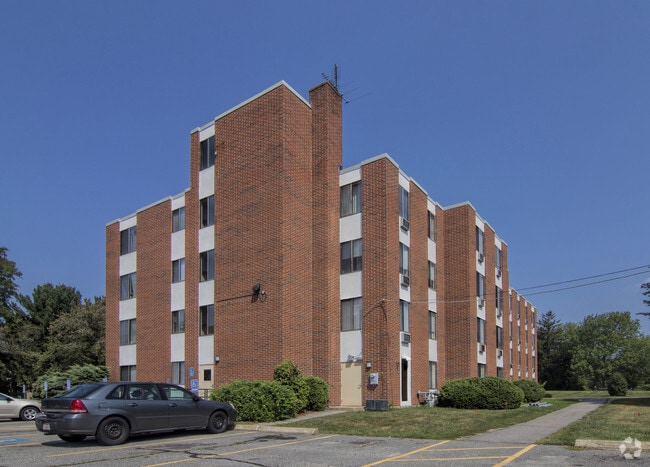 Primary Photo - Hadley West Apartments