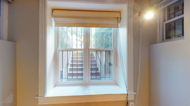 Building Photo - 2032 16th St NW