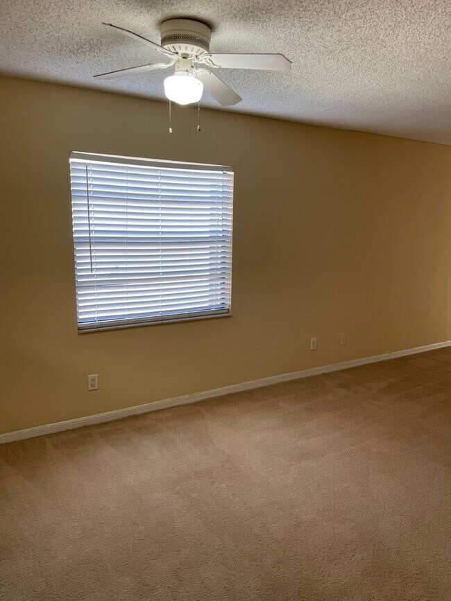 Building Photo - Coral Gardens Two bedroom condo