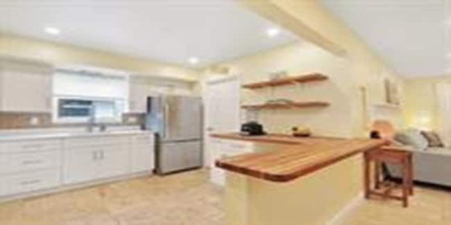 Building Photo - 721 N Lakeside Dr