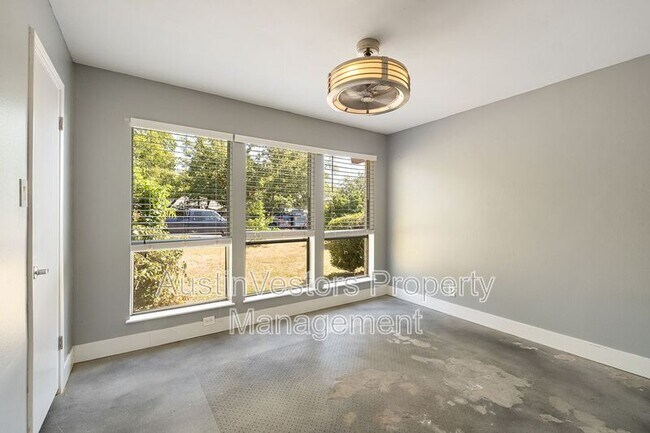 Building Photo - 2025 Monarch Dr