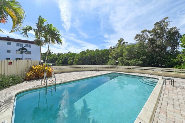 Building Photo - 1400 NE 54th St