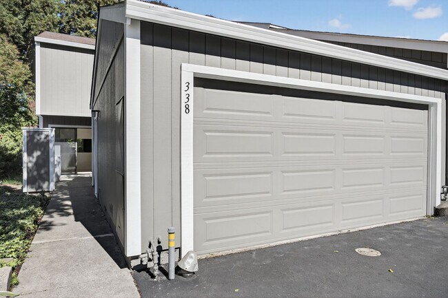 Building Photo - Newly Renovated 3/2.5 bath End-Unit Townhome with Vaulted Ceilings – Minutes to I-680 & Downtown!