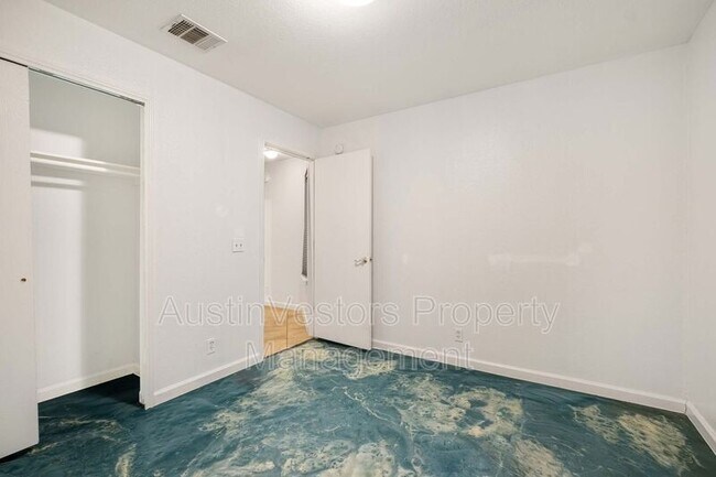 Building Photo - 105 Cattail Cove