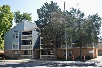 Building Photo - 105 N Busey Ave