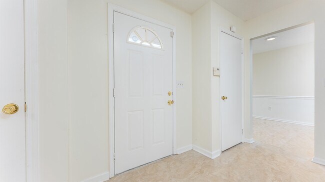 Building Photo - 6806 Cove Cir