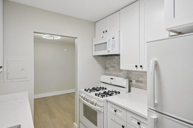 Building Photo - 226 Shorewood Dr