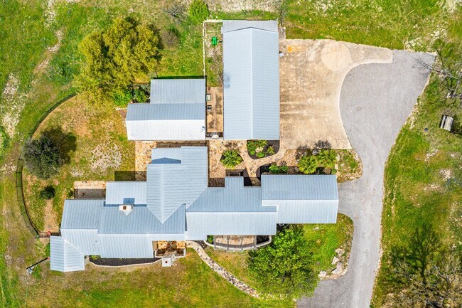 Building Photo - 3190 Medina Hwy