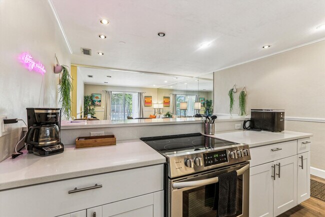 Building Photo - 405 Flagler Blvd