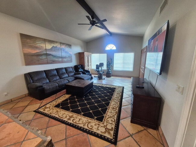 Building Photo - 6740 E Dixileta Dr