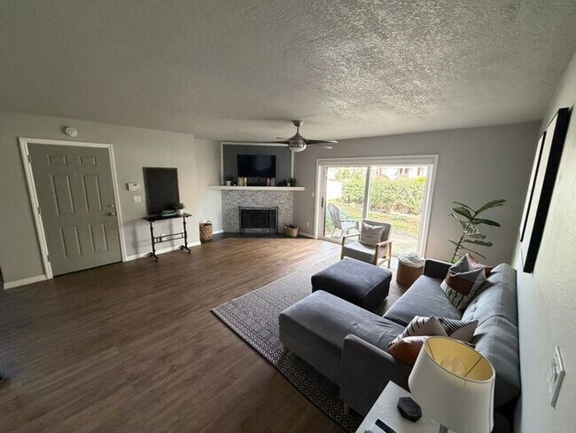 Building Photo - **MOVE IN SPECIAL $500 off first months rent** Beautiful 2 bedroom, 2 bath Condo located in Winte...