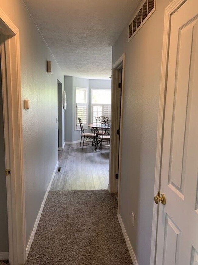 Building Photo - Furnished 4 Bedroom 3 Bath House in Kimberling City, MO with 2 car garage-Seasonal Lake View