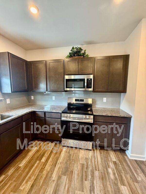 Building Photo - 145 Deodora Ln