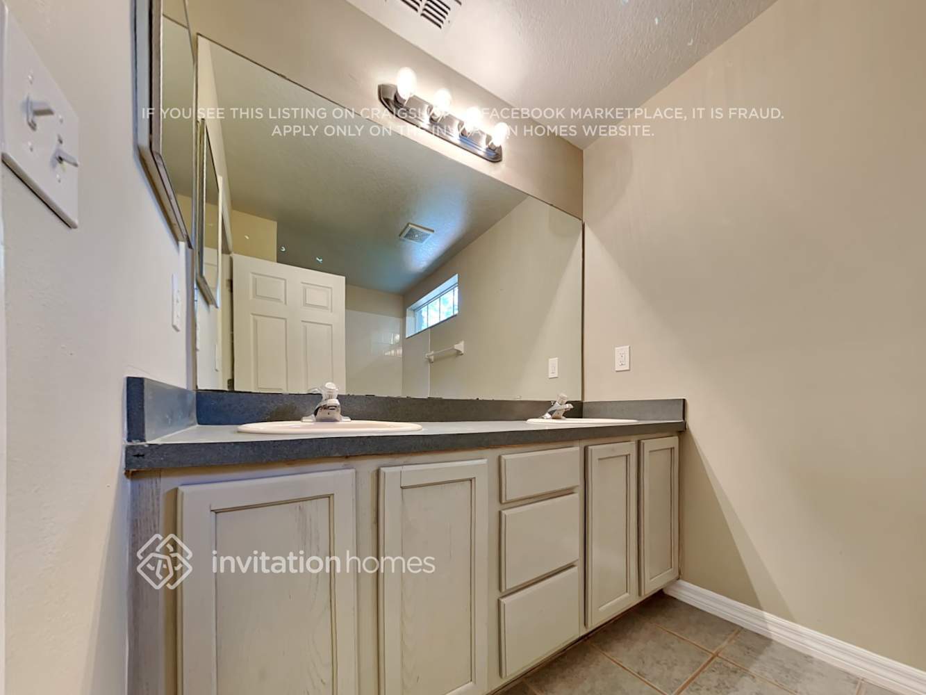 Building Photo - 1402 Whispering Woods Way