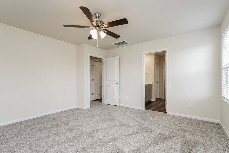 Building Photo - 1117 Orch Strm Dr