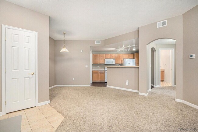Building Photo - Cozy 1-Bedroom Condo Retreat with Fireplac...