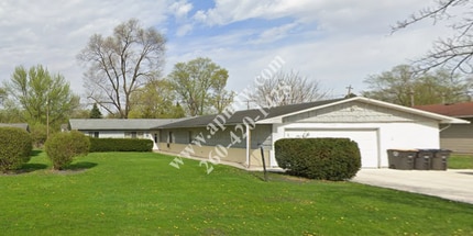 Building Photo - 1124 Lake Forest Dr