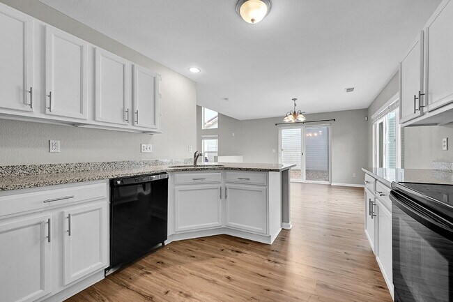 Building Photo - $2,695.00, 3 bed, 2.5 bath located in Denver.