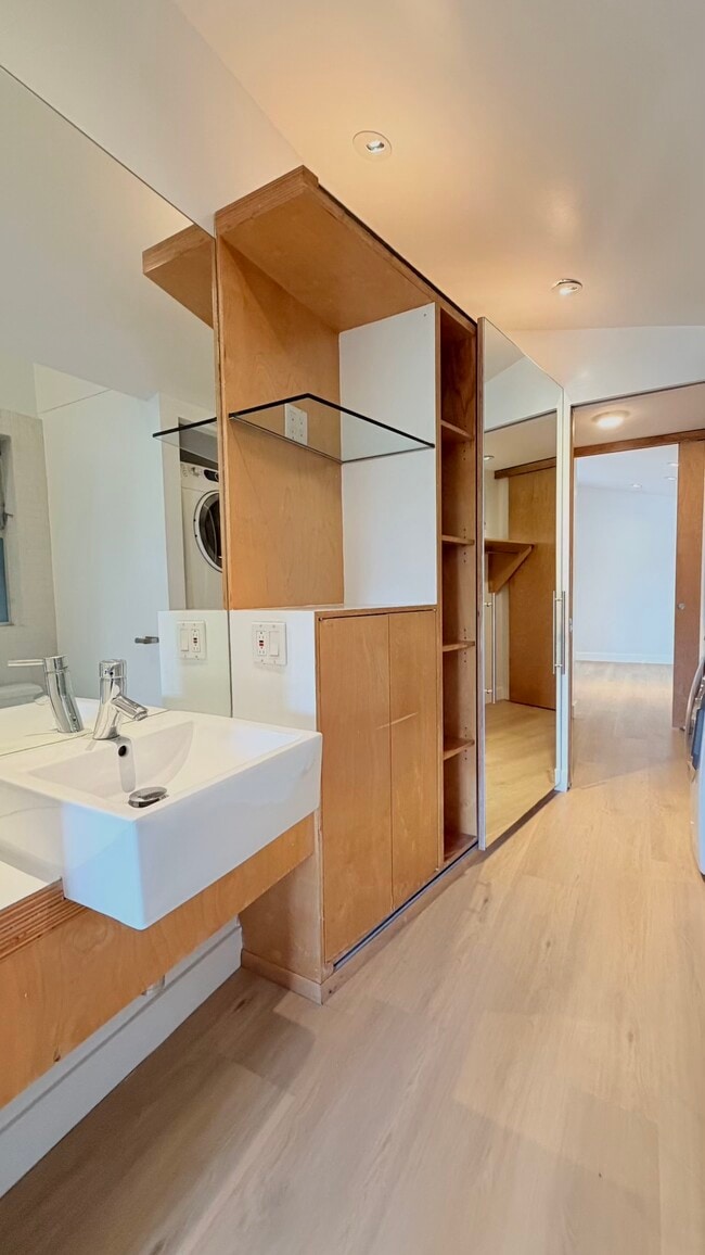 Building Photo - 2306 Teviot St