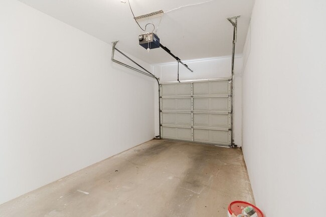 Building Photo - Newly Updated Two Bedroom Two Bath Townhouse