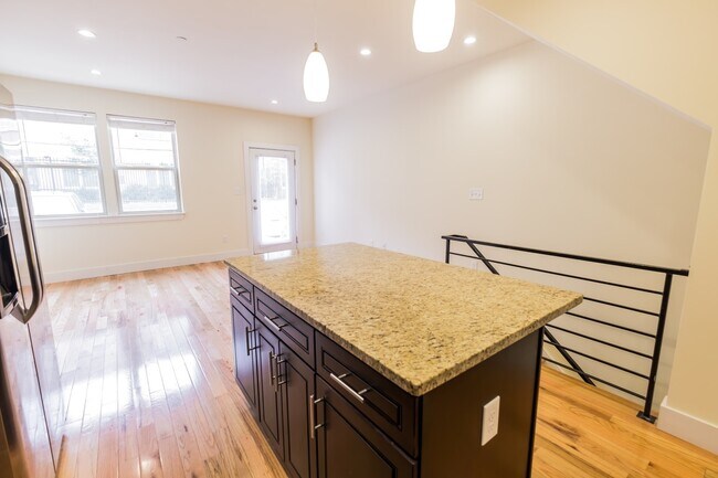 Building Photo - 1541 Ogden St