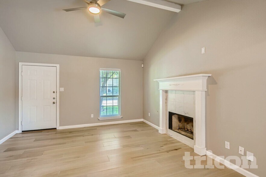 Building Photo - 901 Anthony St