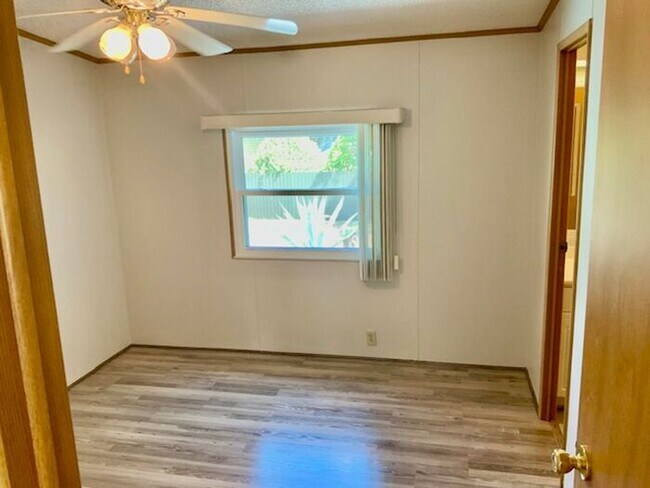 Building Photo - 2/2 Lady Lake Home