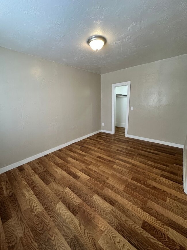 Building Photo - 212 SW 37th Ave