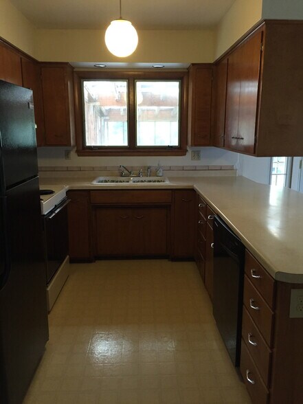 Kitchen - 628 Johanna Avenue Southeast