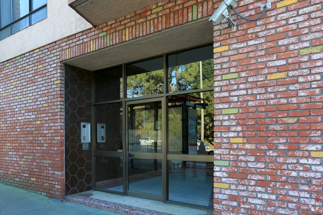 Entrance - 1601 Lincoln Way