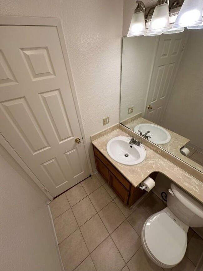 Building Photo - Nor Cal Realty, Inc - 2 bedroom 1.5 bath c...