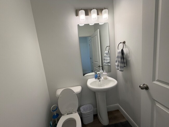 Building Photo - 487 W Carnation Ct