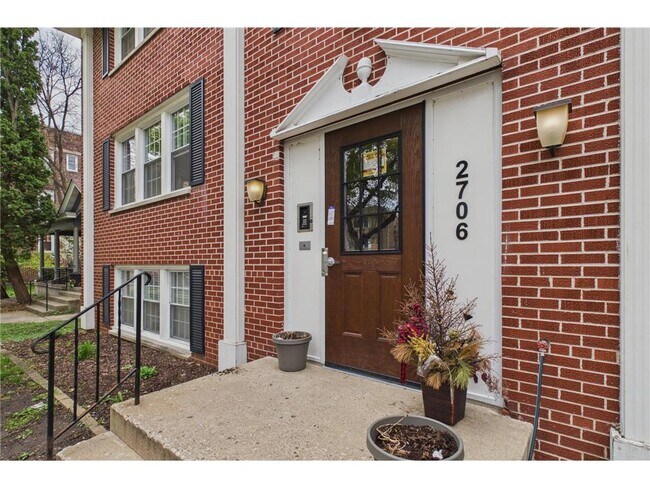 Building Photo - 2706 Humboldt Ave S
