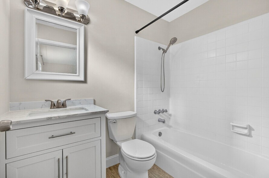 Building Photo - 206 Inlet Way