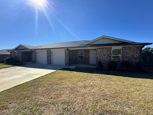 Building Photo - 1800 Emma Naylor Ct