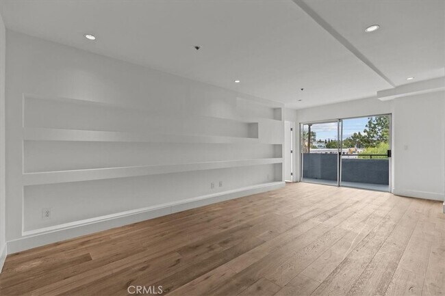 Building Photo - 939 Palm Ave