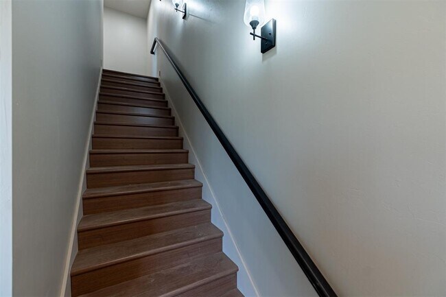 Building Photo - 224 N 3rd St